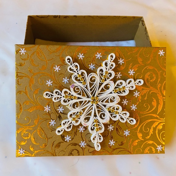 Quilling Snowflake gift box, luxury Christmas Snowflake - Picture 1 of 5
